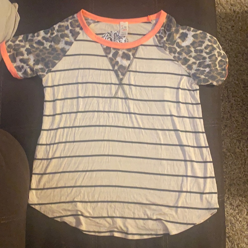 women’s leopard accent top